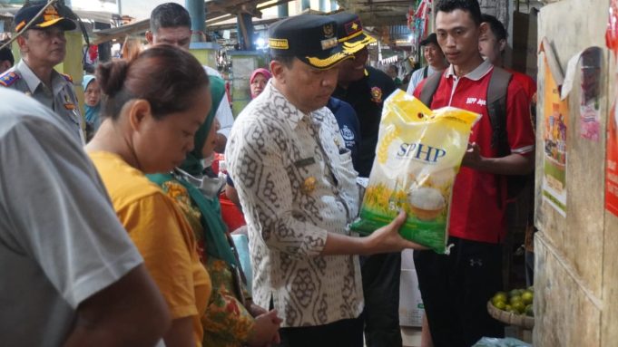 Pastikan Harga Beras dan Pasokan Aman, Pj Bupati Jepara Sidak ke Pasar Pastikan Harga Beras dan Pasokan Aman, Pj Bupati Jepara Sidak ke Pasar