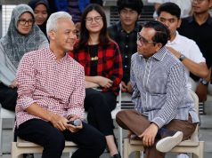 Politik Sedang Tegang, Ganjar-Mahfud Malah Guyon Bareng Komika dan Budayawan Politik Sedang Tegang, Ganjar-Mahfud Malah Guyon Bareng Komika dan Budayawan