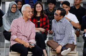 Politik Sedang Tegang, Ganjar-Mahfud Malah Guyon Bareng Komika dan Budayawan Politik Sedang Tegang, Ganjar-Mahfud Malah Guyon Bareng Komika dan Budayawan