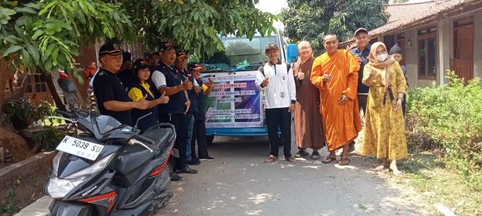 Kerjasama dengan LKK-BPD, Warga Budhayana Indonesia Droping 40 Tangki Air Bersih Kerjasama dengan LKK-BPD, Warga Budhayana Indonesia Droping 40 Tangki Air Bersih