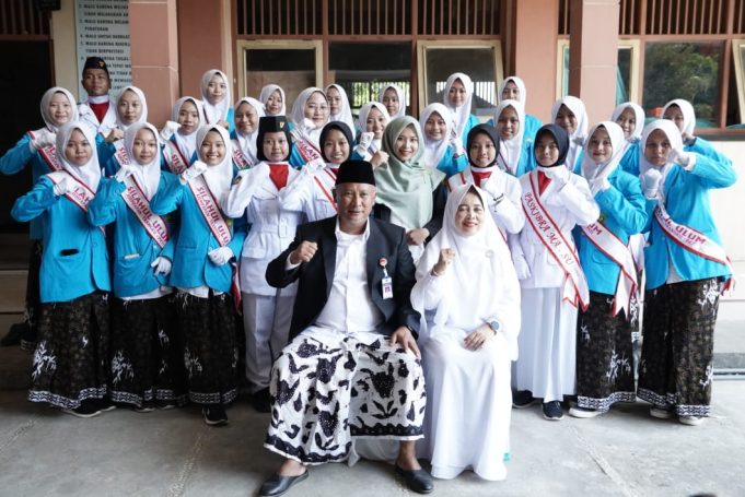 Penjabat Bupati Pati Hadiri Apel Hari Santri Nasional 2023 di MA Silahul Ulum Penjabat Bupati Pati Hadiri Apel Hari Santri Nasional 2023 di MA Silahul Ulum
