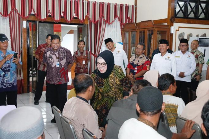 76 Warga Kurang Mampu di Sukoharjo Terima Bantua Baznas 76 Warga Kurang Mampu di Sukoharjo Terima Bantua Baznas