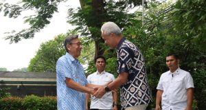 Sowan Mantan Wapres Budiyono, Capres Ganjar Belajar Ekonomi dan Pembangunan Ganjar Belajar Ekonomi dan Pembangunan ke Mantan Wapres Boediono