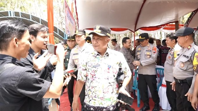 Kekeringan, Tiga Desa di Pati Terima Bantuan Sumur Bor Pj Bupati Pati Henggar Budi Anggoro menghadiri kegiatan peresmian dan serah terima bantuan sumur bor air