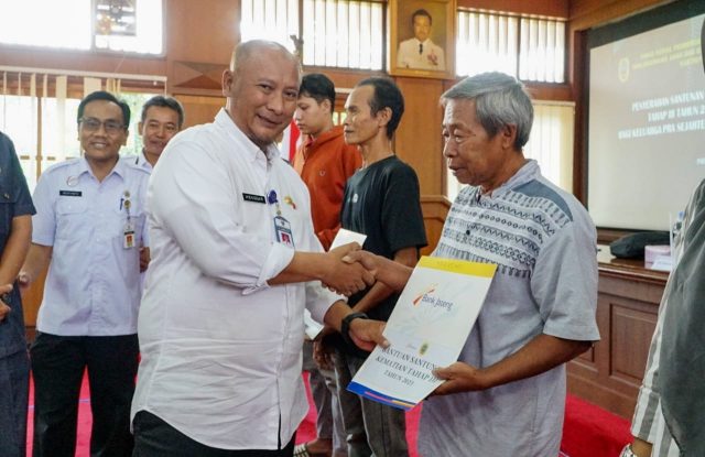 Ratusan Ahli Waris Terima Santunan Kematian Tahap III