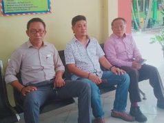 Polisi Mulai Proses Kasus Bullying Libatkan Siswa SMA di Pati Kuhendar (tengah) didampingi Kuasa Hukumnya, Suyono, SH, dan Purwoko, SH
