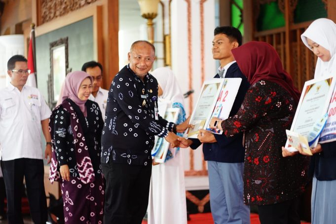 Peringati Hari Ibu, Pemkab Pati Apresiasi Penulisan Ikrar Stop Kekerasan Anak Peringati Hari Ibu, Pemkab Pati Apresiasi Penulisan Ikrar Stop Kekerasan Anak