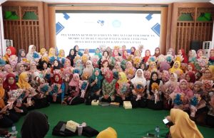 Hadiri Pelatihan Kewirausahaan Buket Hijab Pj Ketua TP PKK Kabupaten Pati, Singgung Penggunaan Aplikasi Sakpore Hadiri Pelatihan Kewirausahaan Buket Hijab Pj Ketua TP PKK Kabupaten Pati, Singgung Penggunaan Aplikasi Sakpore