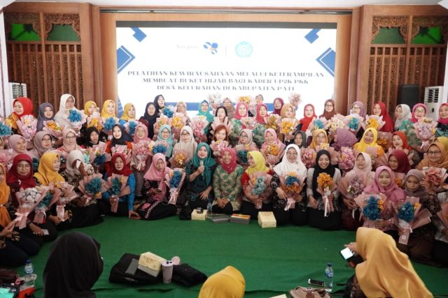 Hadiri Pelatihan Kewirausahaan Buket Hijab Pj Ketua TP PKK Kabupaten Pati, Singgung Penggunaan Aplikasi Sakpore