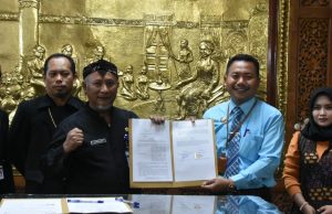 Pj Bupati Pati Henggar Budi Anggoro Tandatangani NPHD Pilkada 2024 Pj Bupati Pati Henggar Budi Anggoro menandatangani NPHD Pilkada 2024