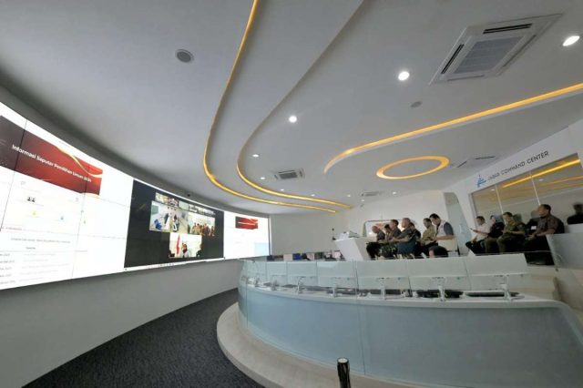 Bey Machmudin saat di Command Center Gedung Sate Bandung