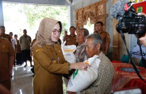 Bupati Sukoharjo Pantau Penyaluran Bantuan Beras CPP Tahap 1 Tahun 2024 Bupati Sukoharjo Pantau Penyaluran Bantuan Beras CPP Tahap 1 Tahun 2024