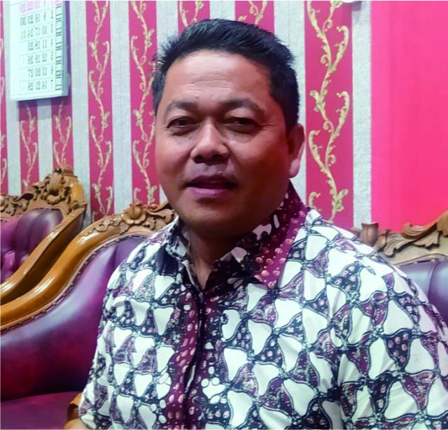 Ali Badrudin, SE Ketua DPRD Kabupaten Pati Jawa Tengah saat wawancara dengan awak media