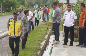 Satker Jalan Nasional Tinjau Titik Penanganan Banjir Rembang – Blora PPK 336 Satker Jalan Nasional, Arif Setiawan meninjau titik penanganan banjir Rembang - Blora