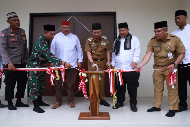 Pj Bupati Bekasi Dani Ramdan menghadiri Peringatan Isra Mi'raj sekaligus meresmikan Gedung Serbaguna Kecamatan Tambun Utara