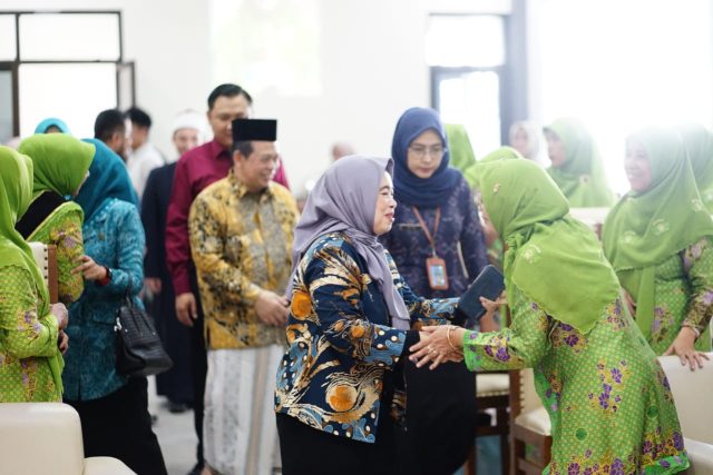 Pj Ketua Tim Penggerak PKK Kabupaten Pati Faisa Henggar saat menghadiri acara pelayanan Keluarga Berencana (KB)