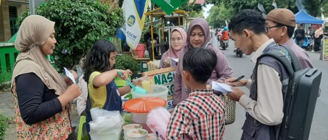 Dinas Kesehatan Kabupaten Rembang terus meningkatkan pembinaan dan pengawasan terhadap produk pangan yang beredar