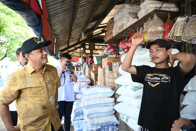 Ketua Tim Kunjungan Kerja Spesifik Komisi IV DPR RI, Budhy Setiawan, saat memimpin Kunjungan Kerja Spesifik di Ciwangi, Purwakarta, Jawa Barat (7/3/2024). Foto: Yasmin/nr