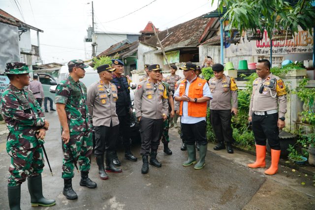 Pj Bupati Henggar Dampingi Kapolda dan Pangdam Kunjungi Wilayah Terdampak Banjir