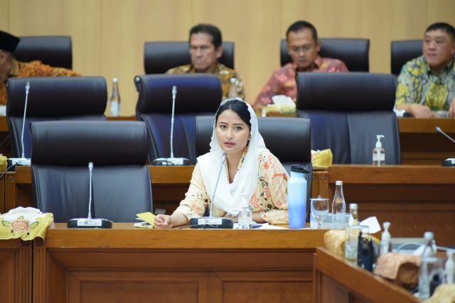 Anggota Komisi VII DPR RI Dyah Roro Esti saat mengikuti Rapat Kerja Komisi VII dengan Menteri Perindustrian di Gedung Nusantara I, DPR RI, Senayan, Jakarta, Senin (26/08/2024). Foto: Oji/vel