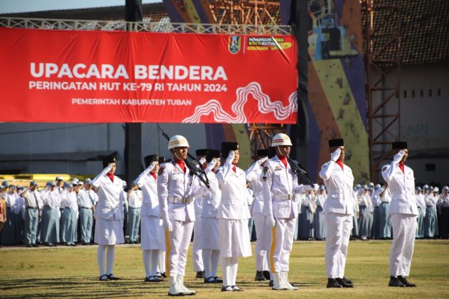 Pemkab Tuban saat gelar upacara pengibaran bendera merah putih. (agus)