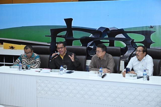 Wakil Ketua Komisi IX DPR RI Emanuel Melkiades Laka Lena saat menjadi narasumber pada diskusi Dialektika Demokrasi di Gedung Nusantara I, DPR RI Senayan, Jakarta, Selasa (20/8/2024). Foto: Farhan/vel