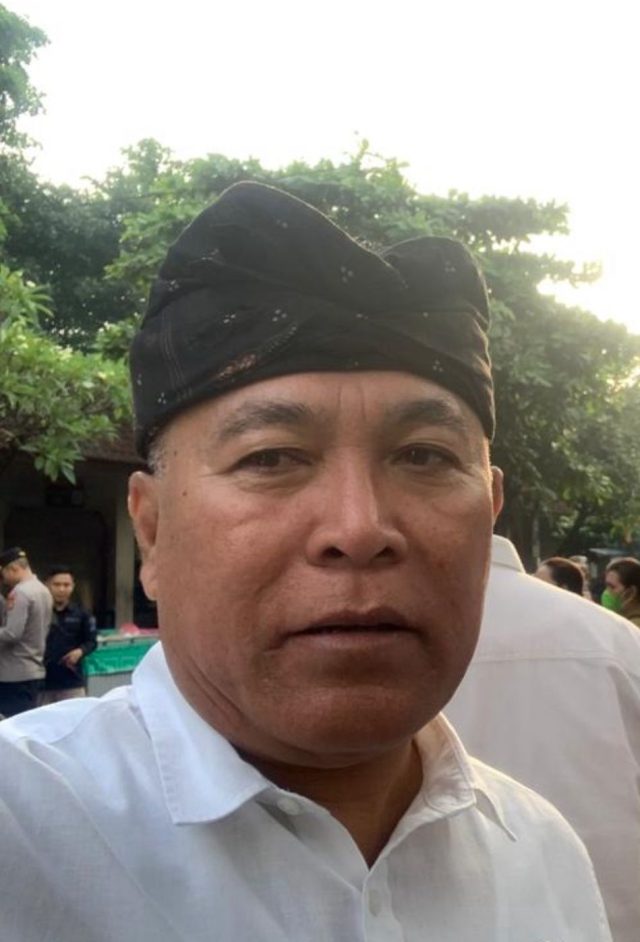 Kadis Perikanan dan Ketahanan Pangan Kota Denpasar, Ida Bagus Mayun Suryawangsa di Kawasan Pantai Sanur Kadis Perikanan dan Ketahanan Pangan Kota Denpasar, Ida Bagus Mayun Suryawangsa di Kawasan Pantai Sanur