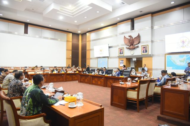 Komisi I DPR RI saat rapat dengan Menkominfo terkait Rapat Kerja Penyesuaian Rencana Kerja dan Anggaran Tahun 2025 di Ruang Rapat Komisi I DPR RI, Senayan, Jakarta, Selasa (10/9/2024). Foto: Runi/vel