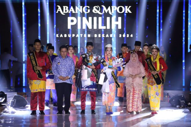Pj Bupati Bekasi Dedy Supriyadi menghadiri acara Malam Final Pemilihan Abang Mpok (Ampok) Kabupaten Bekasi tahun 2024