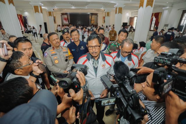 Penjabat Gubernur Jawa Tengah, Nana Sudjana memastikan akan memberikan pelayanan terbaik, kepada 34 kontingen Peparnas XVII Solo Raya