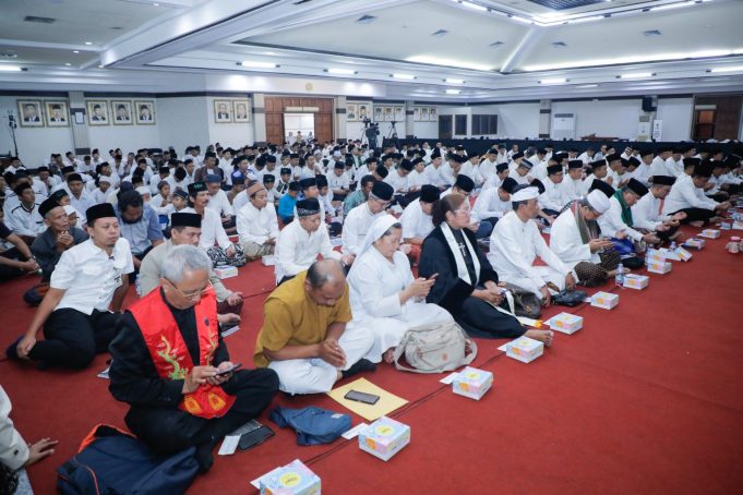 Gelar Doa Bersama, Pemprov Jateng Sambut Tahun 2025 dengan Optimisme dan Semangat Baru Gelar Doa Bersama, Pemprov Jateng Sambut Tahun 2025 dengan Optimisme dan Semangat Baru