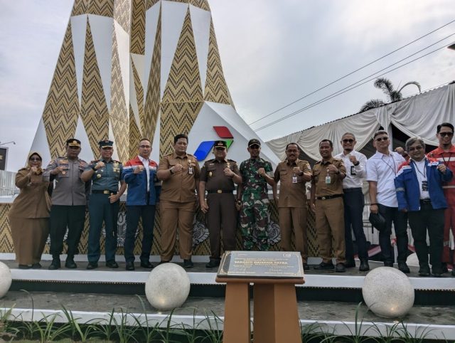 Tugu Lilin Gumilir Jadi Penanda Kota Terbaru Cilacap Tugu Lilin Gumilir Jadi Penanda Kota Terbaru Cilacap