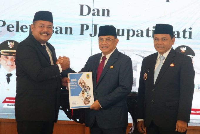 Hadiri Serah Terima Jabatan, Sudewo Berkomitmen Tingkatkan Capaian Prestasi Kabupaten Pati Hadiri Serah Terima Jabatan, Sudewo Berkomitmen Tingkatkan Capaian Prestasi Kabupaten Pati