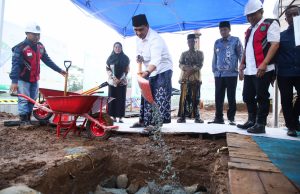 Program Speling Tuai Apresiasi, Pemprov Jateng Terima Bantuan Alat Pemeriksaan TBC Portabel Taj Yasin, saat Peletakan Batu Pertama Gedung Darussalam Rumah Sakit Islam Banjarnegara