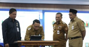 Dialog Antikorupsi, Chandra dan Pimpinan Daerah Se-Jateng Tandatangani Pakta Integritas