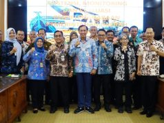Pemprov Dampingi Pati Perkuat Tata Kelola Foto bersama usai melakukan kegiatan asistensi, monitoring, dan evaluasi terhadap penyelenggaraan pemerintahan di Kabupaten Pati yang berlangsung di Ruang Kembangjoyo Setda Pati.