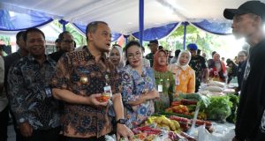 Gerakan Pasar Murah Serentak Pemprov, Warga Semarang Serbu Bahan Pokok Gubernur Jawa Tengah, Ahmad Luthfi, dalam kegiatan operasi pasar
