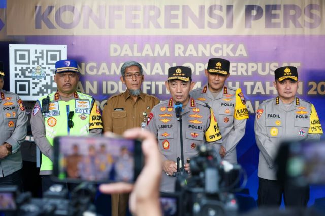 Kapolri Listyo Sigit Prabowo memberikan apresiasi terhadap kesiapan menghadapi arus mudik, yang dilaksanakan oleh Pos Terpadu Kalikangkung