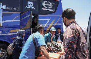 Wagub Taj Yasin Sigap Fasilitasi Pemudik Hidrosefalus, Siapkan Pengantaran Sampai Rumah Wagub Taj Yasin Sigap Fasilitasi Pemudik Hidrosefalus, Siapkan Pengantaran Sampai Rumah