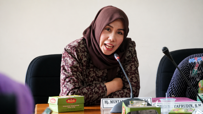 Minim Minat Baca, DPRD Pati Usulkan Taman Literasi di Desa-desa Anggota Komisi C DPRD Kab. Pati, Muntamah