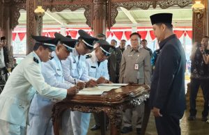 Empat Petinggi PAW di Jepara Dilantik Empat petinggi (kepala desa) hasil Pergantian Antarwaktu (PAW) di Jepara resmi dilantik di Pendapa Kartini