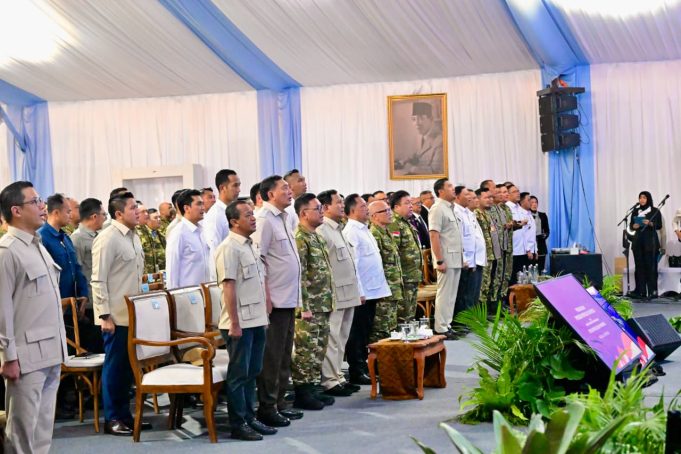 Gubernur Ahmad Luthfi Dampingi Presiden Prabowo Hadiri Retreat Ketua DPRD di Magelang Gubernur Ahmad Luthfi Dampingi Presiden Prabowo Hadiri Retreat Ketua DPRD di Magelang