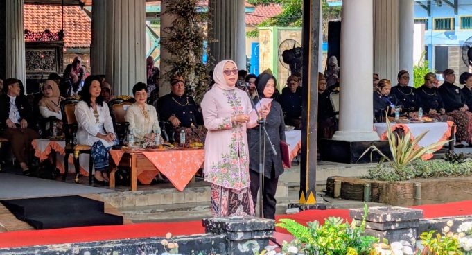 Upacara Hari Kartini di Rembang, Menteri PPPA Tekankan Kesetaraan dan Pemberdayaan Perempuan Menteri Pemberdayaan Perempuan dan Perlindungan Anak RI, Arifatul Choiri Fauzi