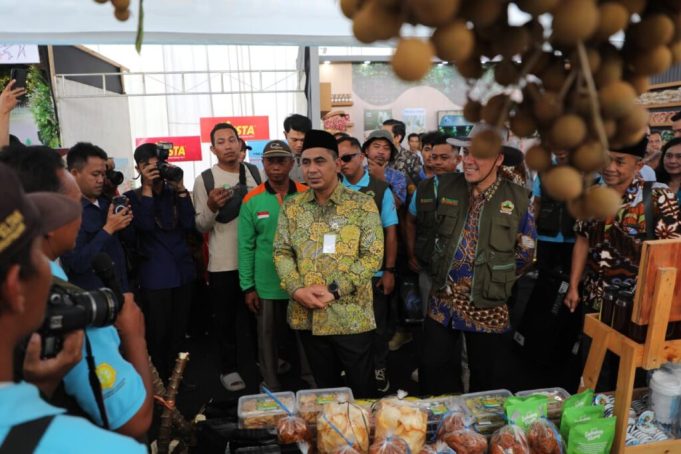 Taj Yasin Dorong Petani Muda Jateng Kembali ke Sawah Berbasis Teknologi Wakil Gubernur Jawa Tengah Taj Yasin Maimoen
