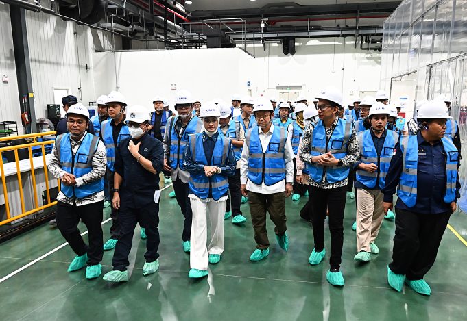 Komisi XII Dorong Pabrik Baterai CATIB Serap Tenaga Kerja Lokal dan Terapkan Industri Hijau Wakil Ketua Komisi XII DPR RI Putri Zulkifli Hasan dalam Kunjungan Kerja Komisi XII ke Karawang Jawa Barat, Rabu (15/4/2026). Foto : Rni/Andri