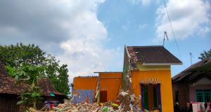 Mantan Istri Dilamar Pria Lain, Pria di Pati Nekat Robohkan Rumah Pakai Ekskavator