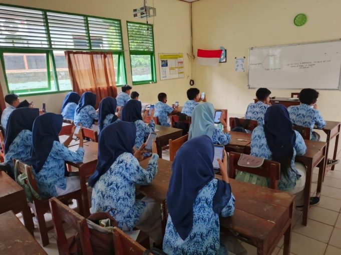 Satu Aplikasi, Banyak Perubahan! SEPAKAT Jadi Senjata Baru SMPN 1 Jaken dalam Membentuk Karakter Siswa