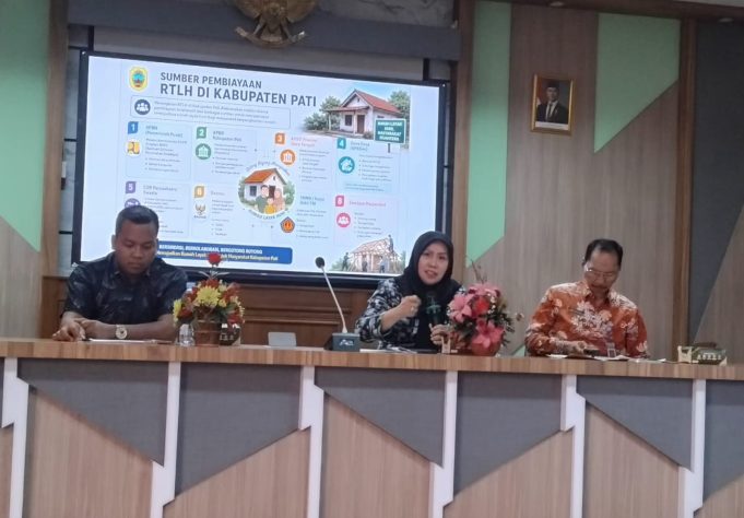 Hadiri Rakor Forum PKP, DPRD Kabupaten Pati Dukung Program Penataan Perumahan dan Kawasan Permukiman Dua anggota Komisi C DPRD Pati saat menghadiri Rakor Forum PKP di rang rapat Rajawali Bapperida