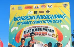 Dua Atlet Paralayang Klaten Sabet Juara di Wonogiri Paragliding Dua atlet Paralayang dari Kabupaten Klaten berhasil mendapatkan kejuaraan dalam kompetisi paralayang “Wonogiri Paragliding”, dalam rangka Hari Jadi Wonogiri ke-285