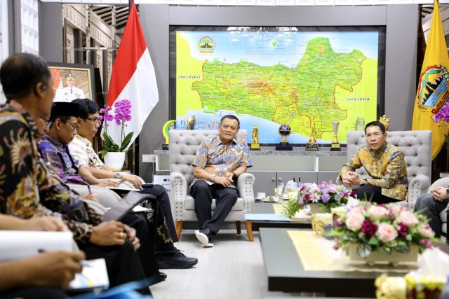 Gubernur Jawa Tengah Ahmad Luthfi menerima kunjungan Senior Advisor Nanyang Technological University, Maliki Osman, di Kantor Gubernur